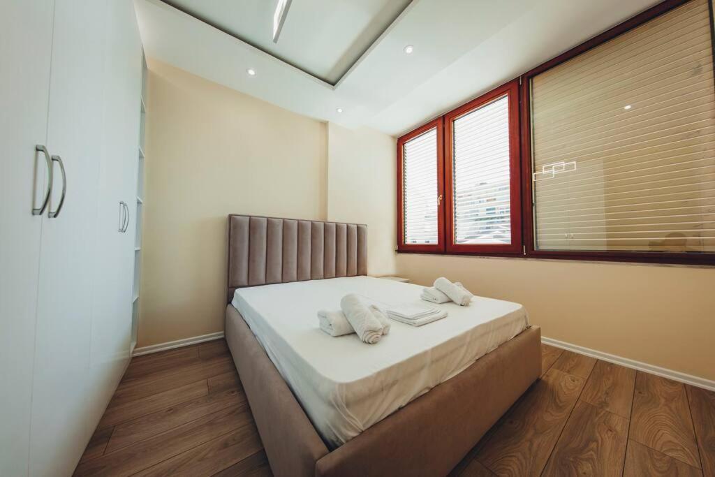 Luxury Apartment At Myslym Shyri Tirana Zewnętrze zdjęcie
